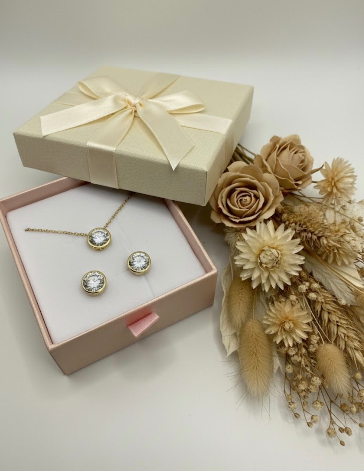 Necklace and earrings set