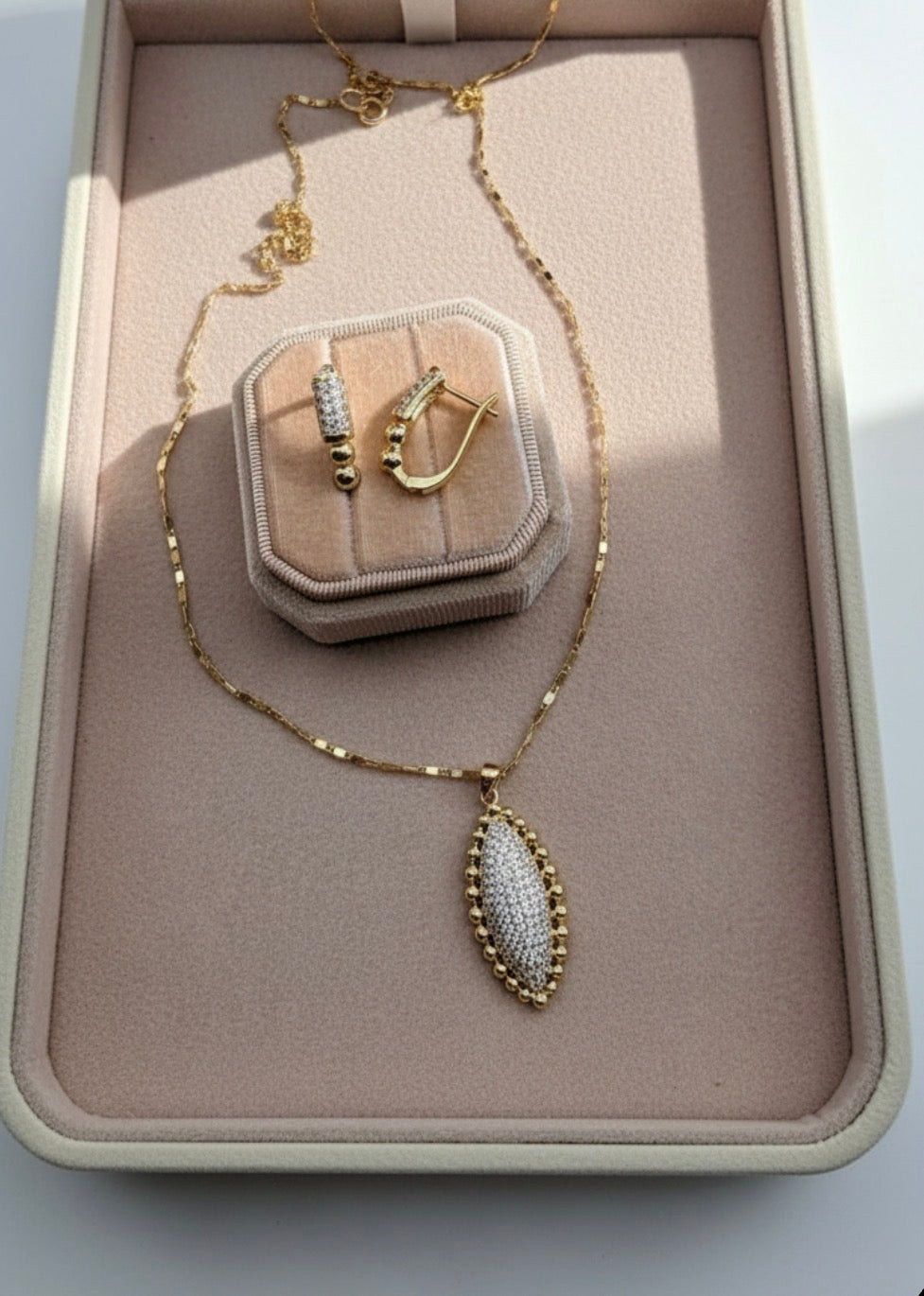 Necklace and earrings set