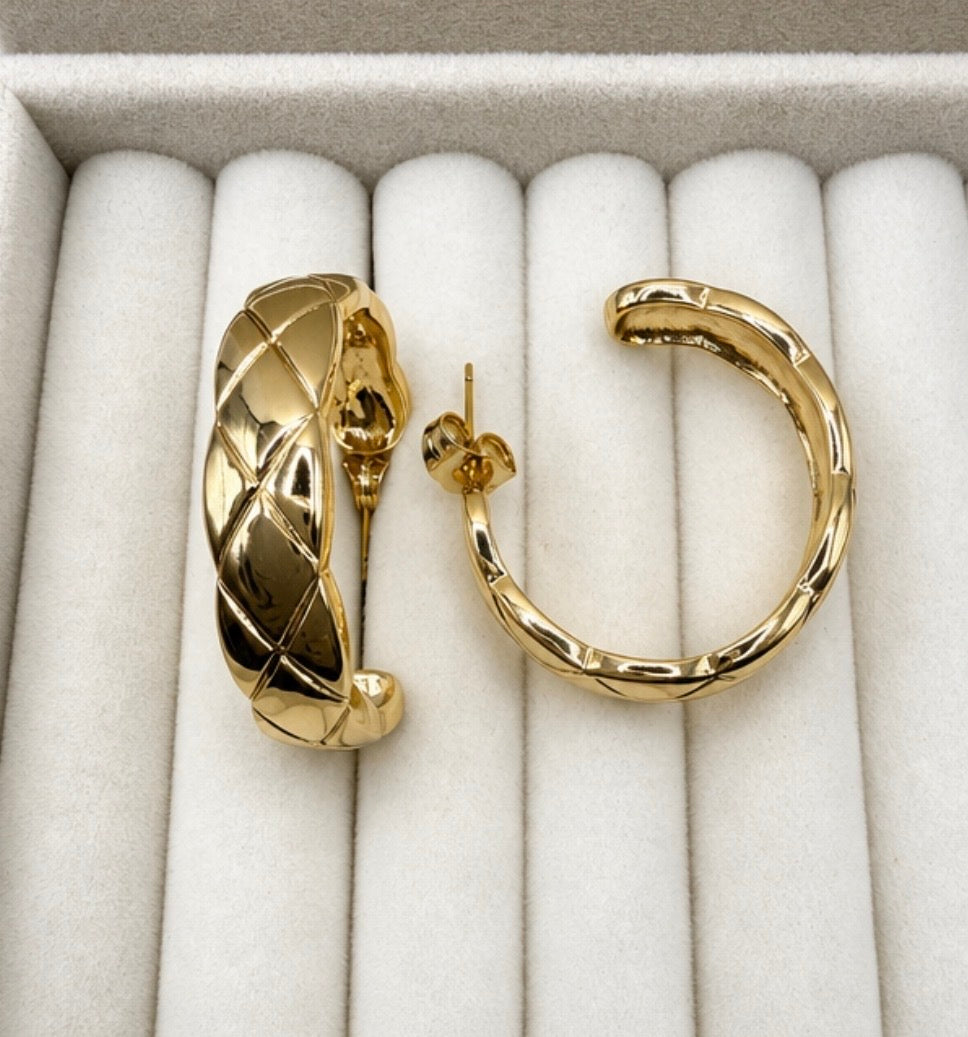 Textured Hoop }Earrings