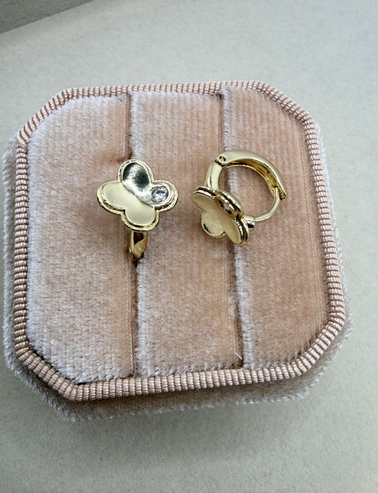 Clover mini  huggie earrings