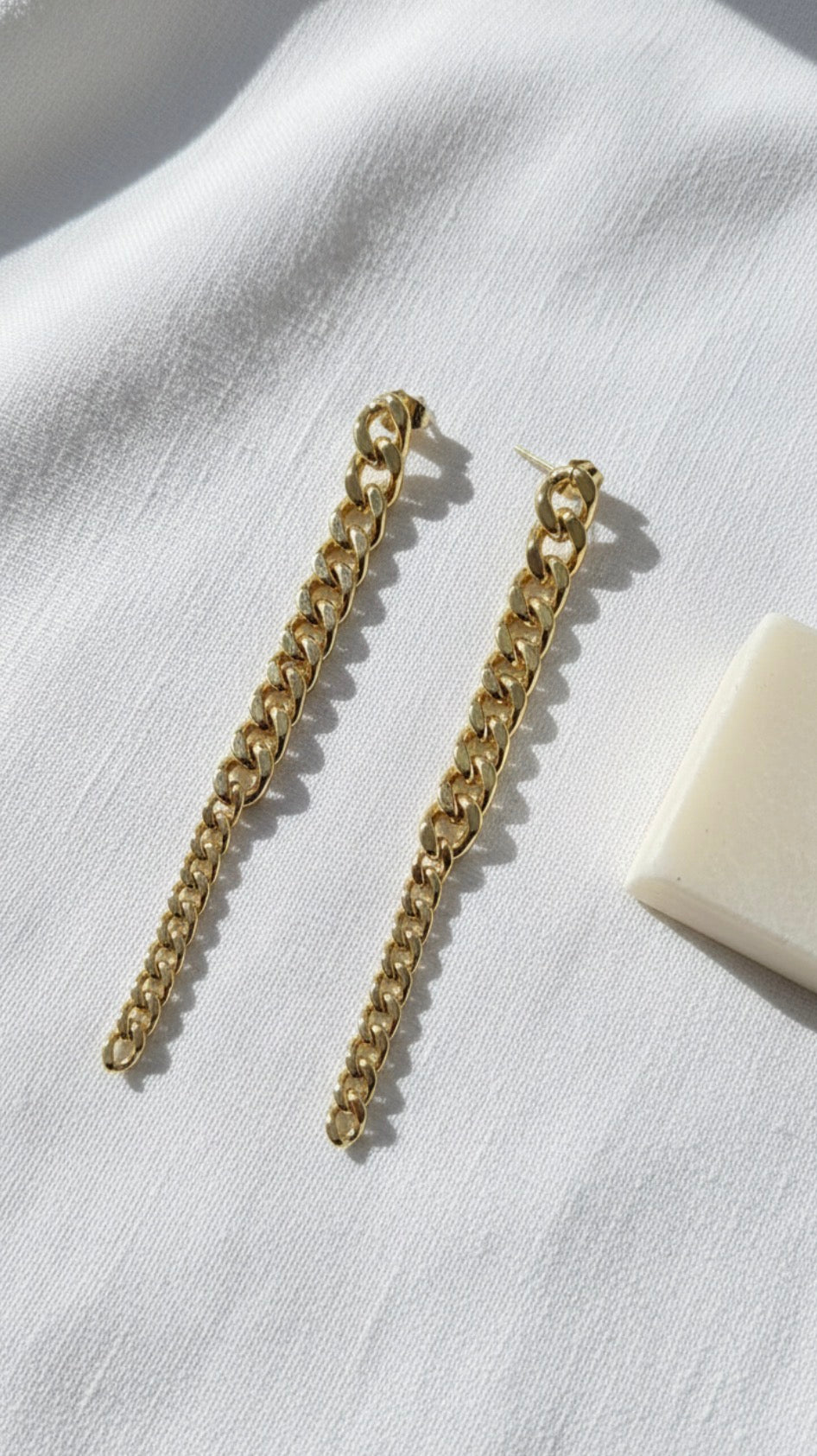 Chain drop earring