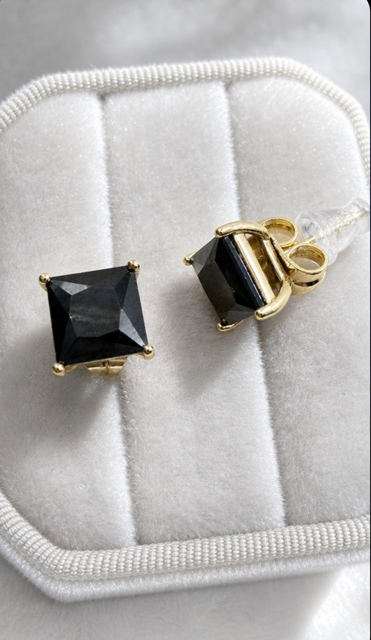 Square stud earrings