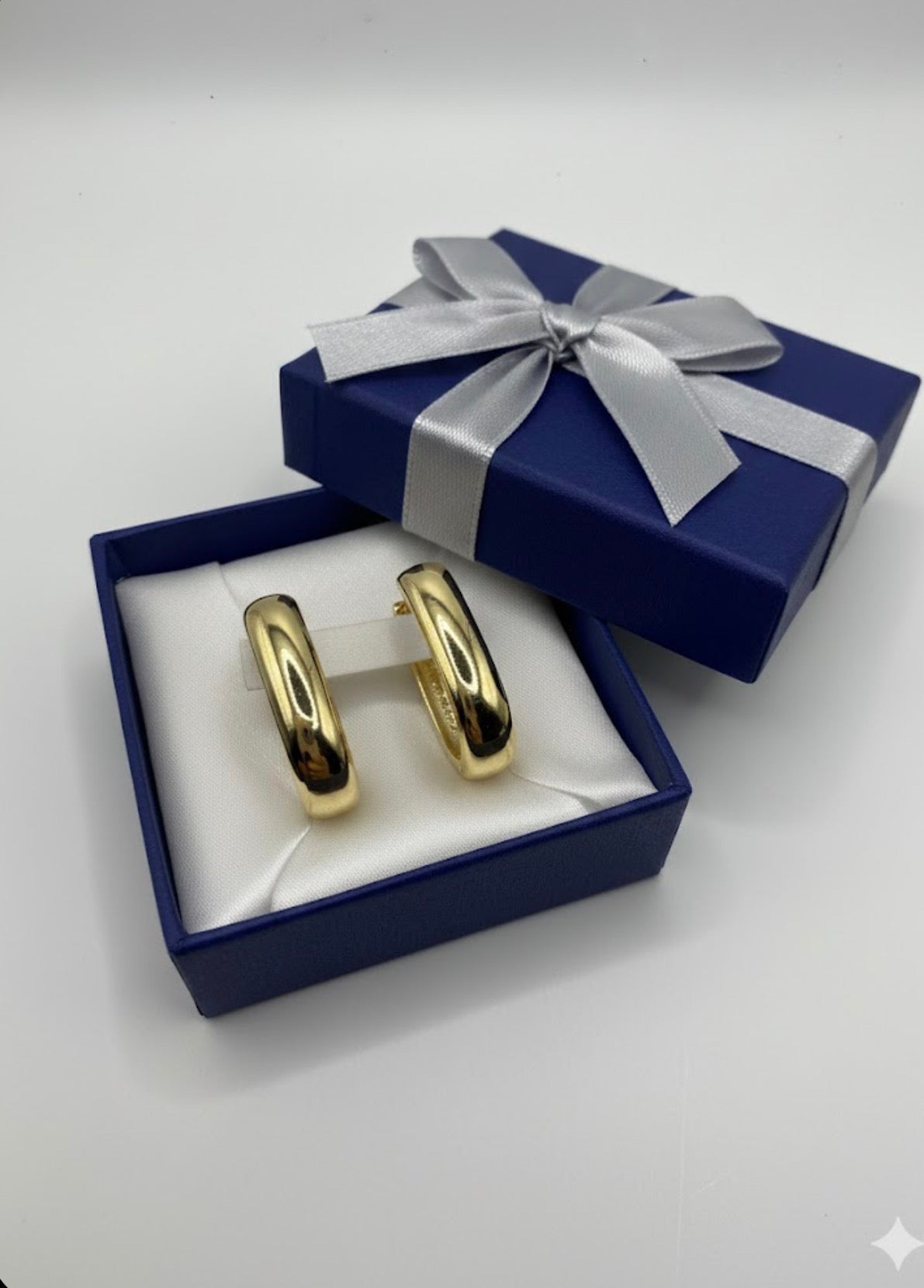Hoops earrings