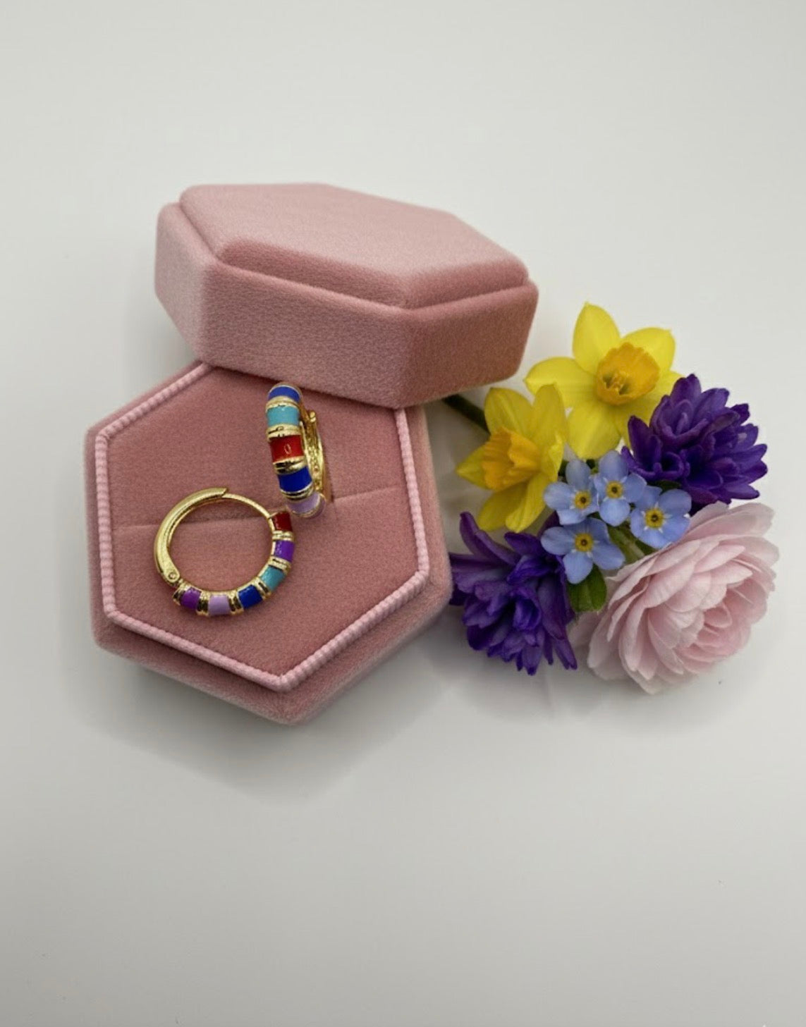 Hoops earrings