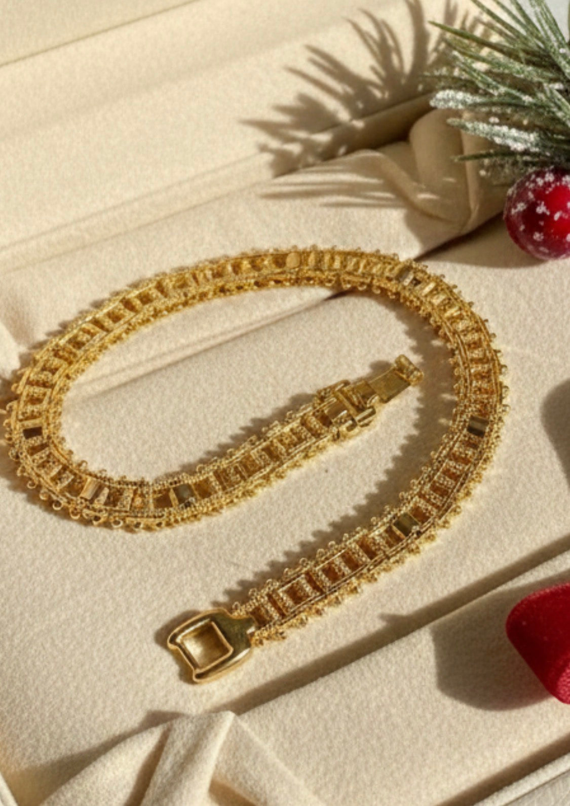 Gold textured link bracelet