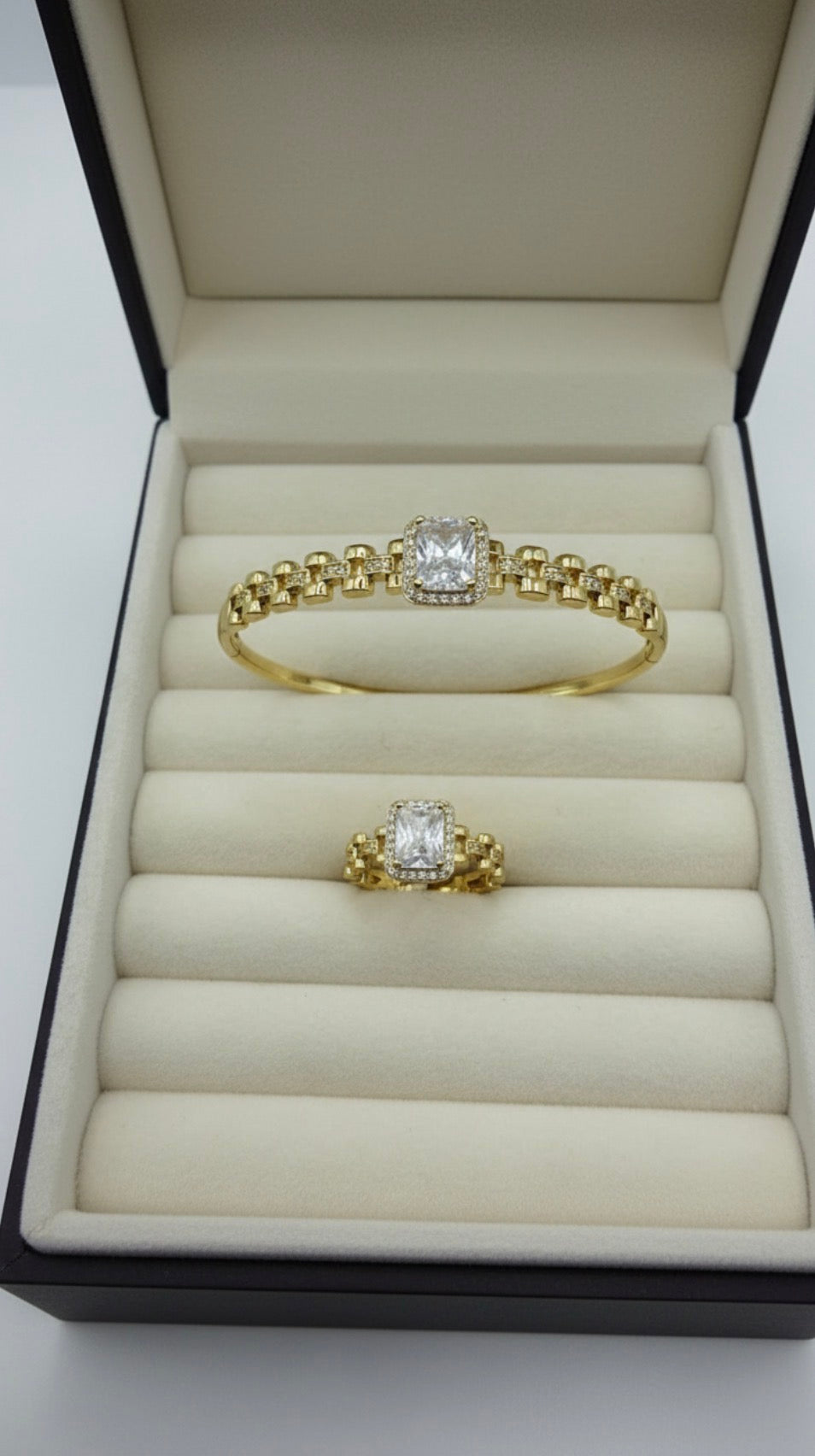 Set ring and open bangle