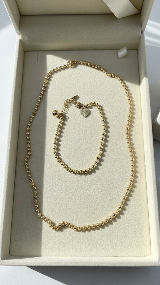 Necklace and bracelet set