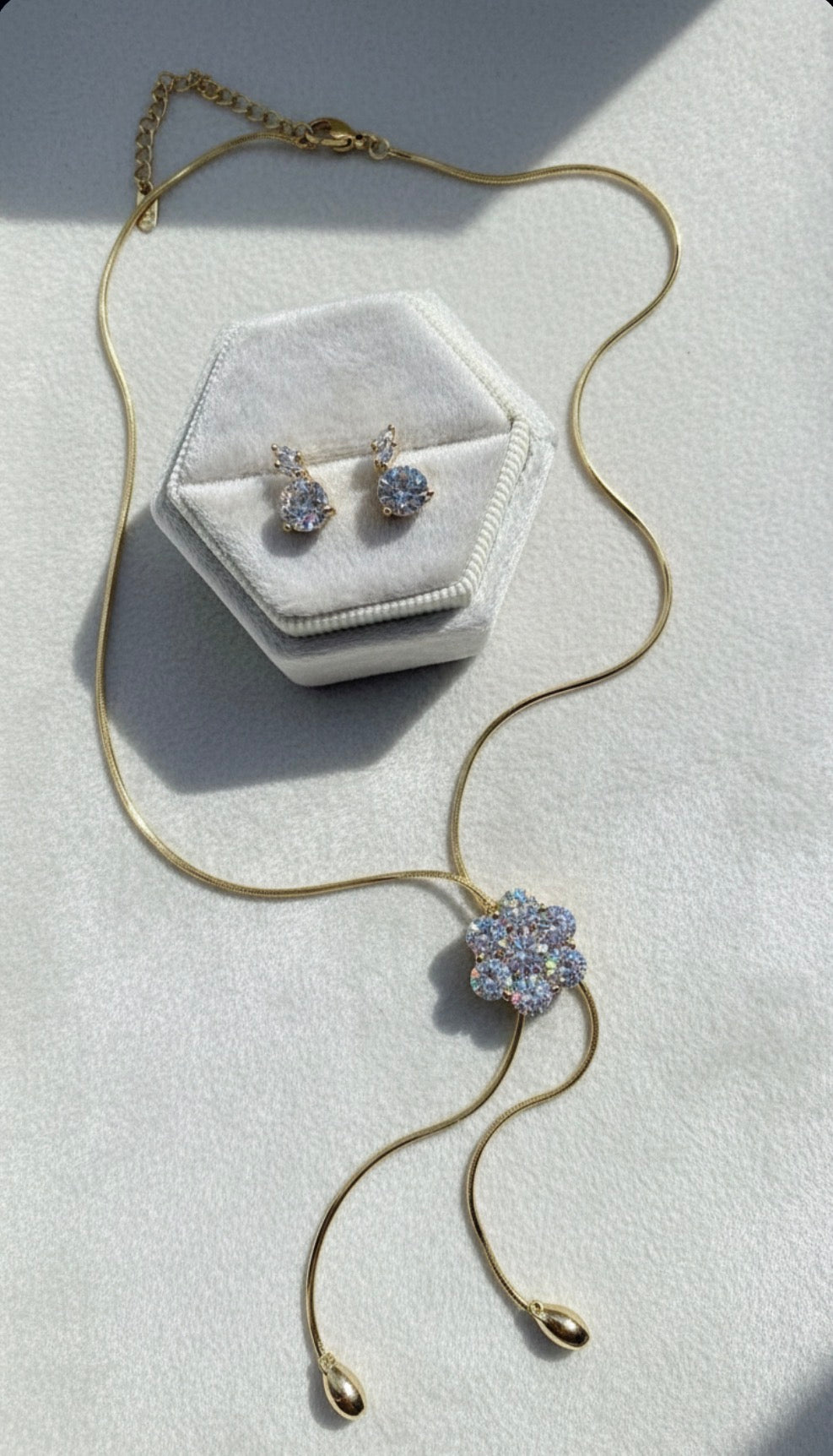 Radiant Flower Lariat Necklace Set